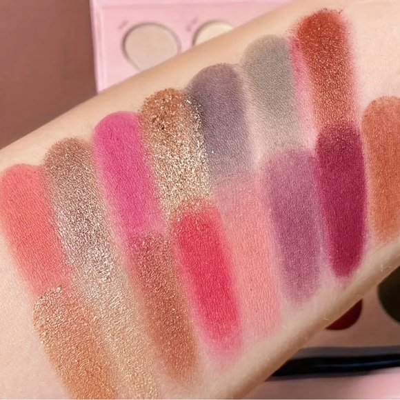 Eyeshadow palette Smoke N' Roses Pressed Powder eyeshadow Palette - Picture 9 of 9